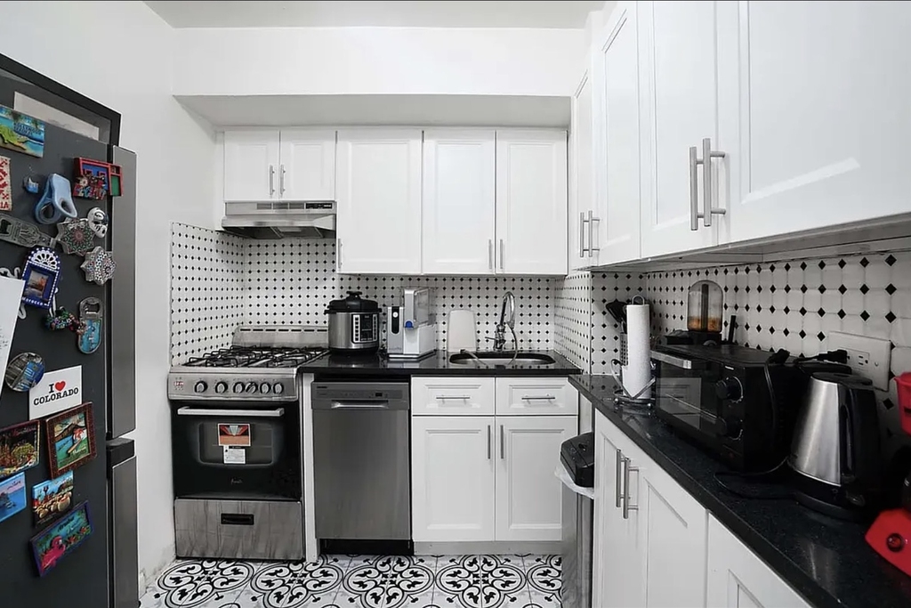 150 Hawthorne Street - Photo 6