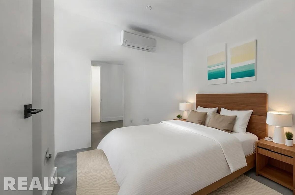 East 32nd Street - Photo 9