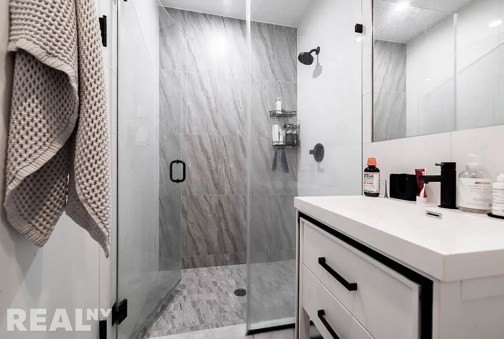 East 32nd Street - Photo 10