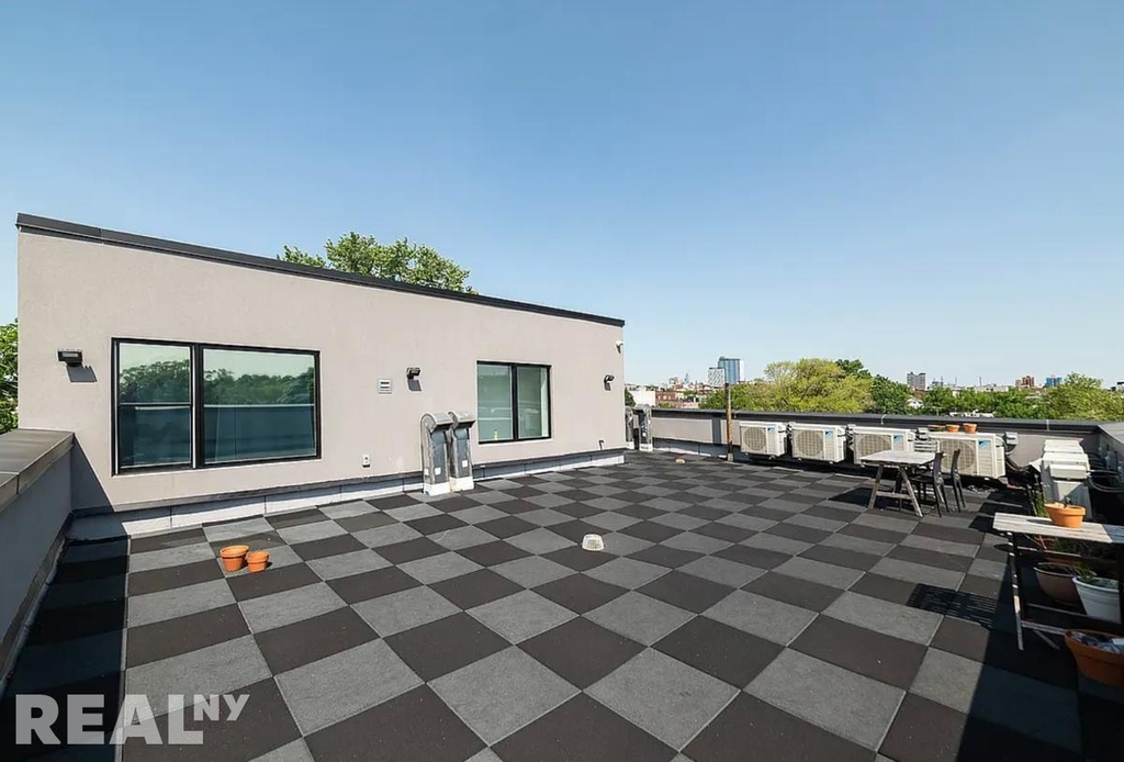 East 32nd Street - Photo 13