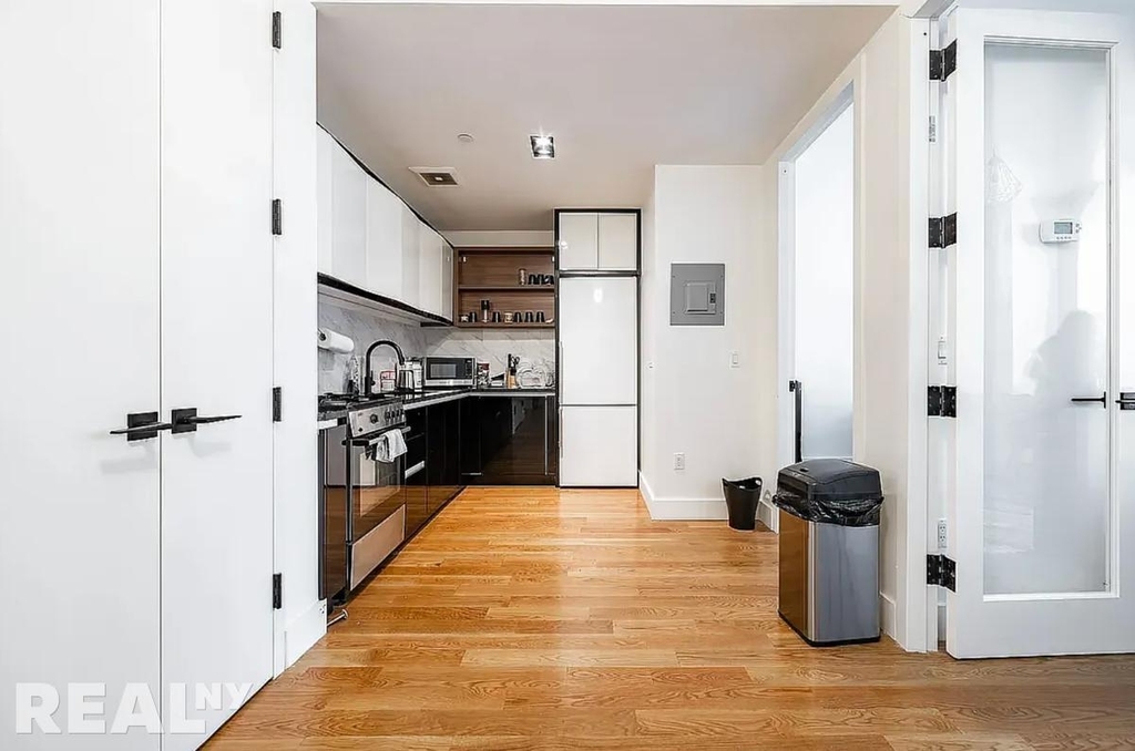 East 32nd Street - Photo 6