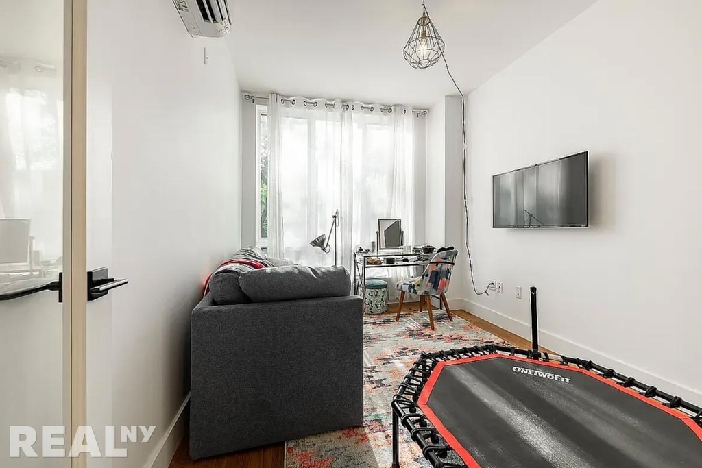 East 32nd Street - Photo 4