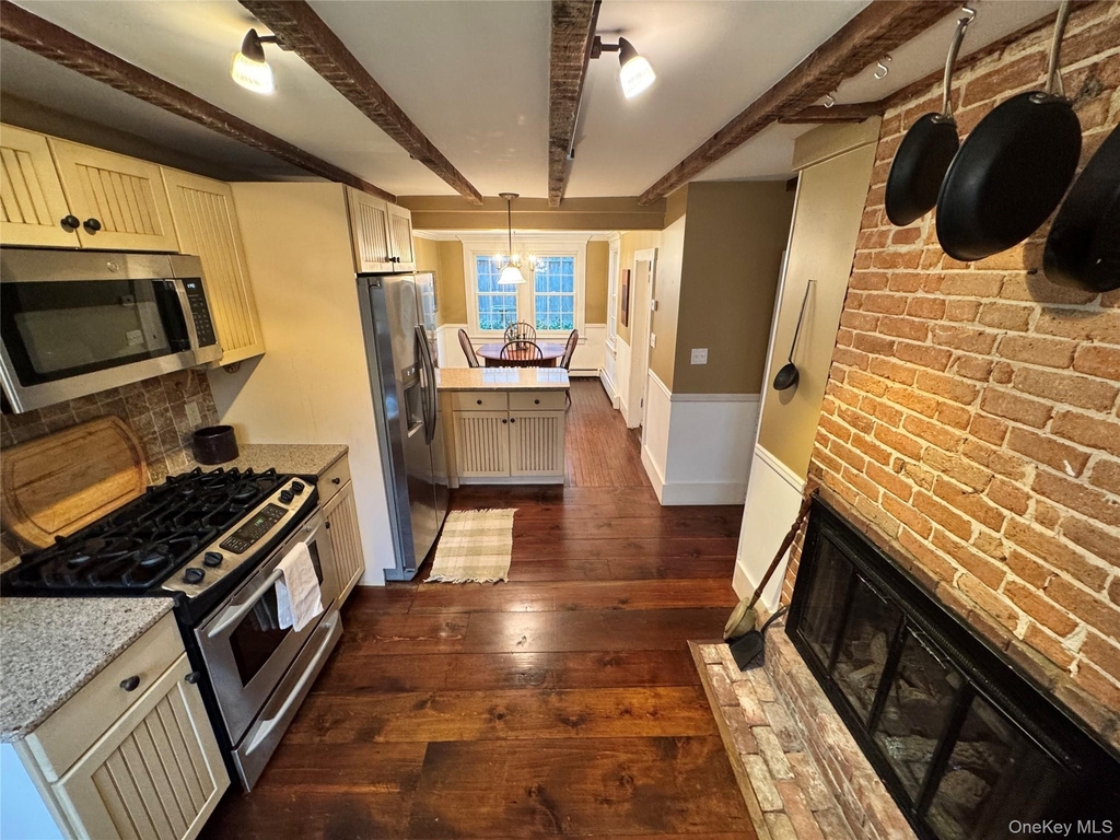 225 Christian Avenue - Photo 23