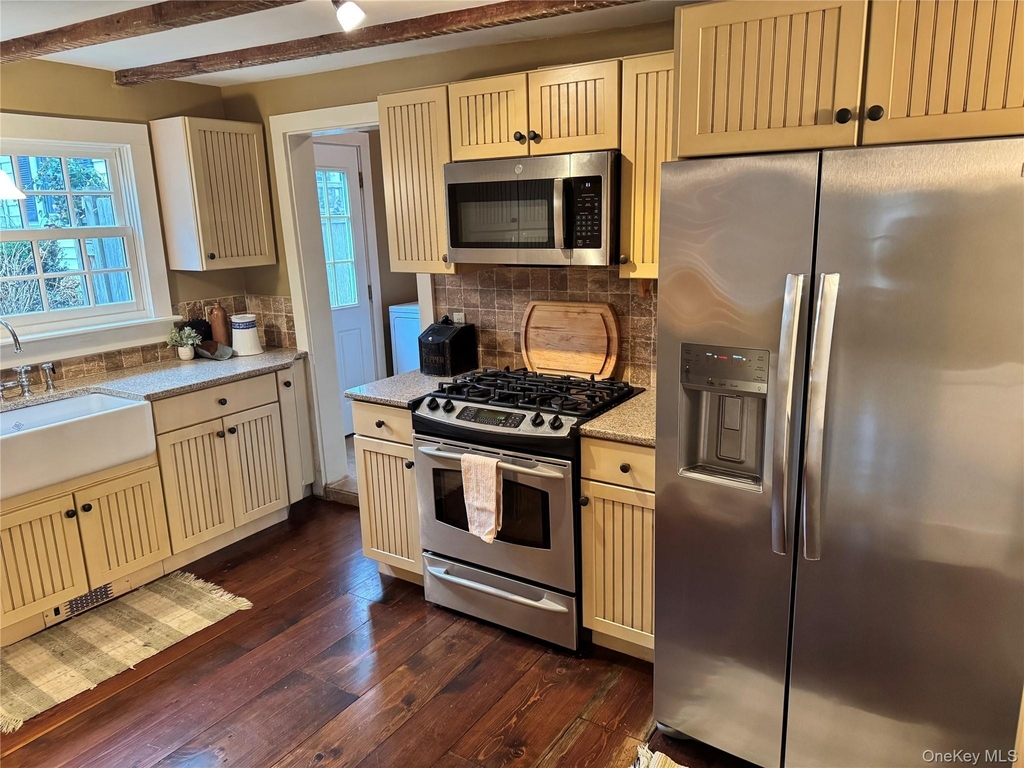 225 Christian Avenue - Photo 22