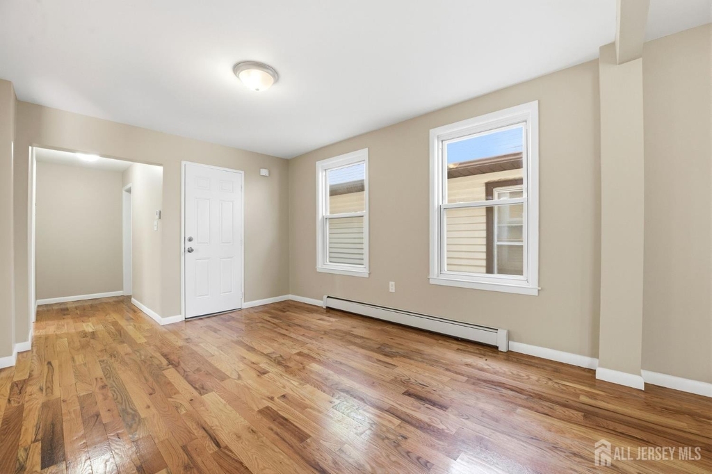 164 S Ridgewood Drive - Photo 2
