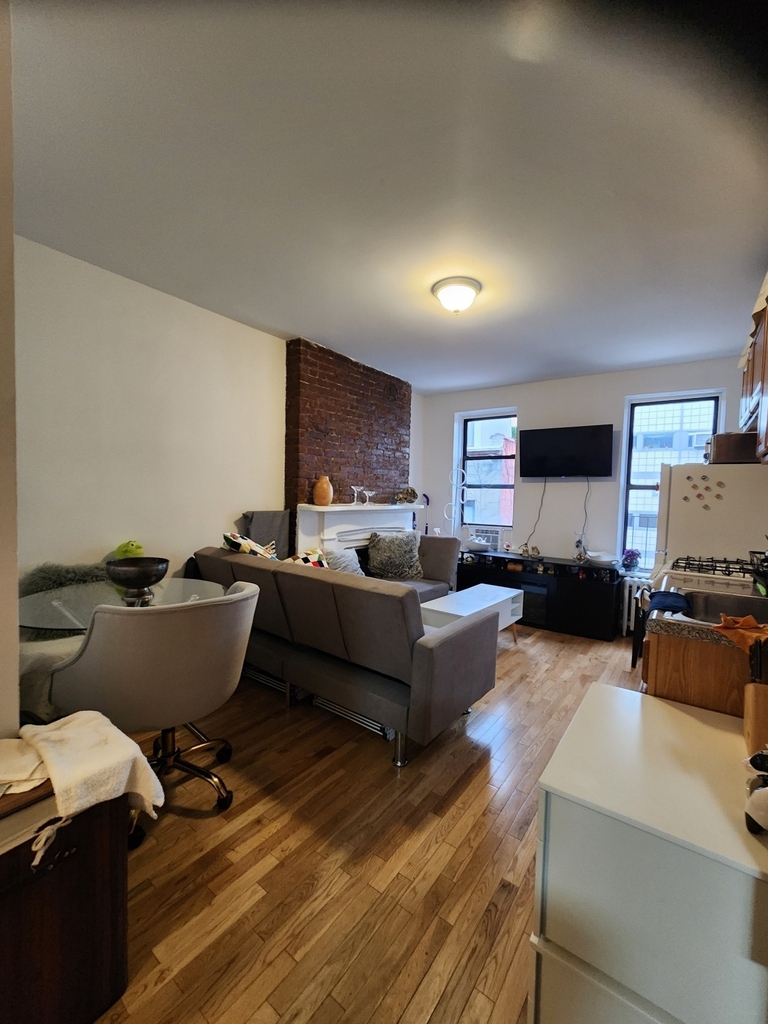 441 West 49th Street - Photo 2