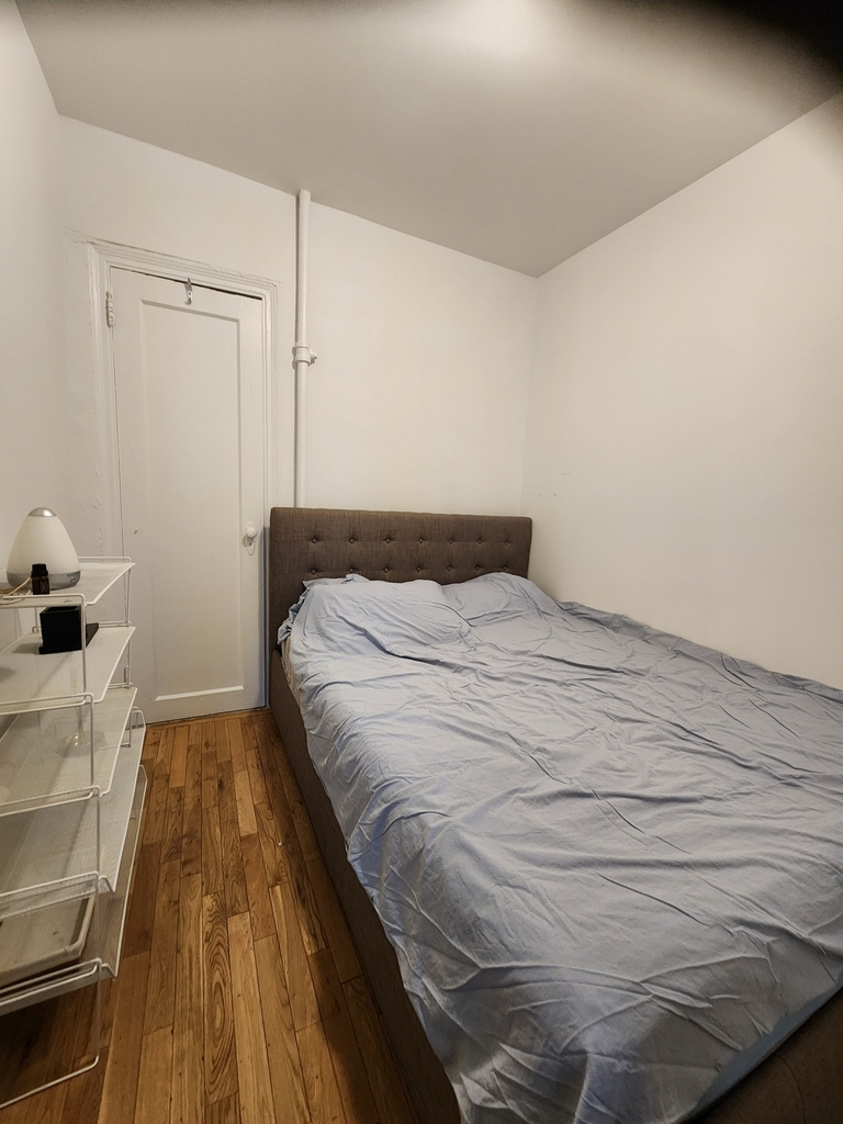 441 West 49th Street - Photo 3
