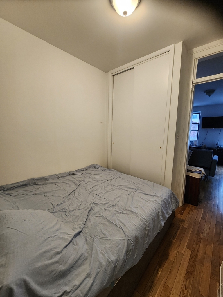 441 West 49th Street - Photo 4
