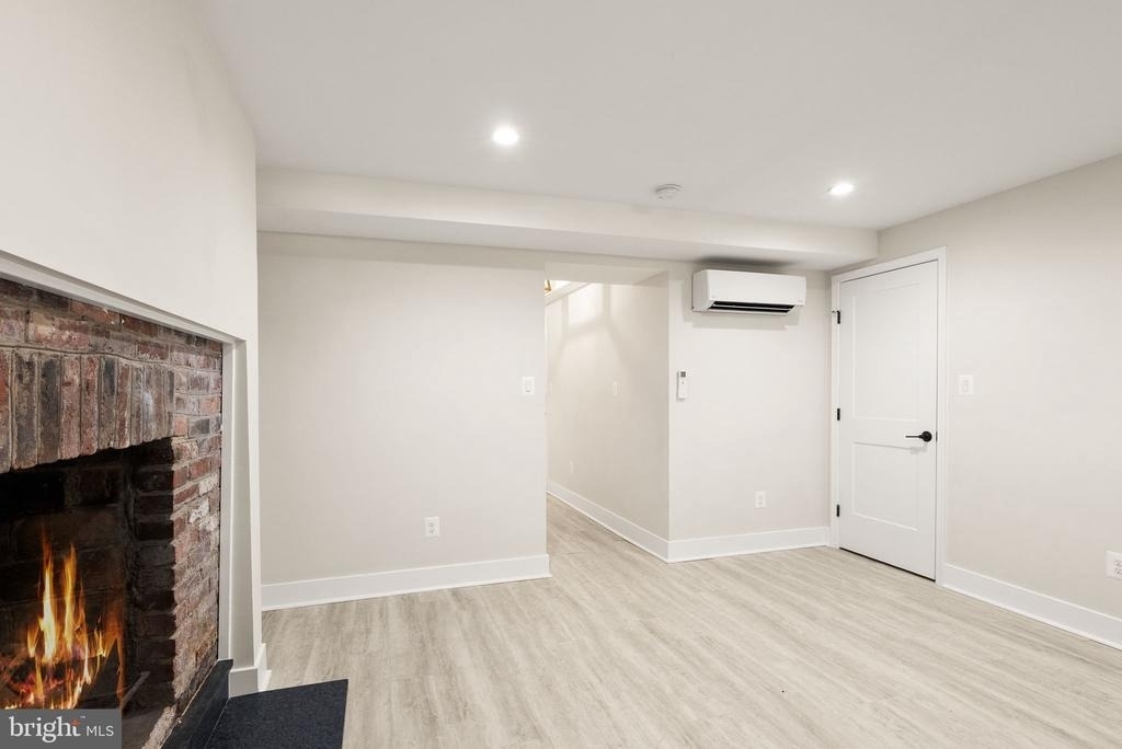 214 S Henry Street - Photo 11