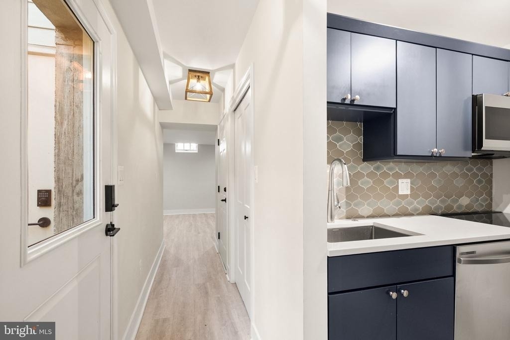 214 S Henry Street - Photo 5
