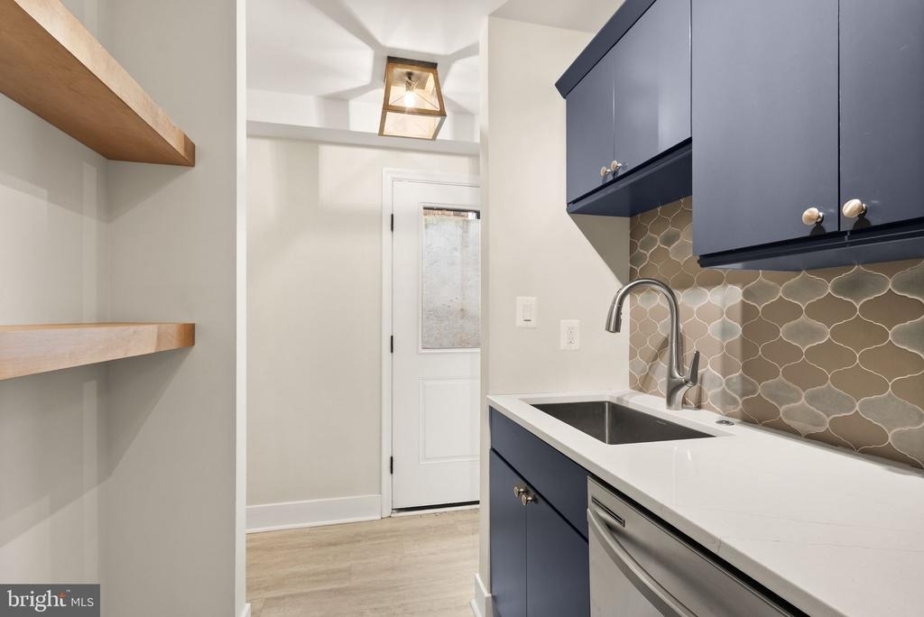 214 S Henry Street - Photo 8