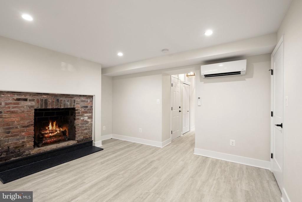214 S Henry Street - Photo 12