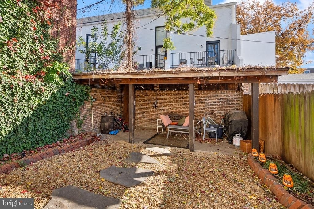 214 S Henry Street - Photo 23