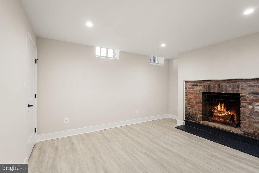 214 S Henry Street - Photo 9