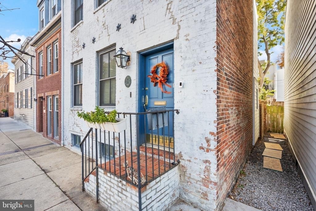 214 S Henry Street - Photo 3