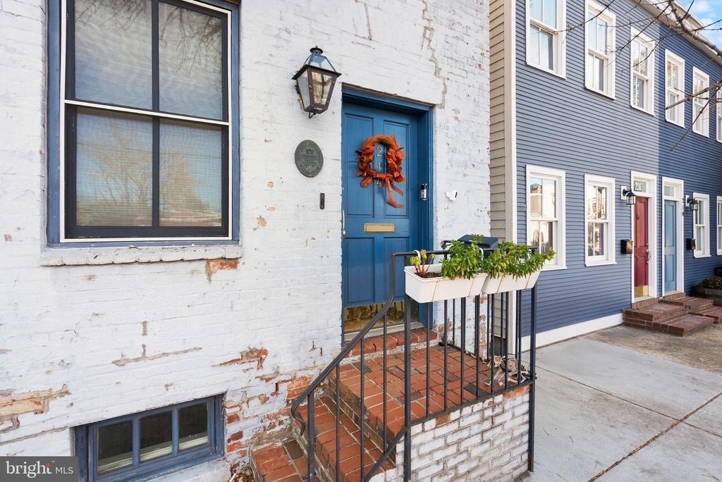 214 S Henry Street - Photo 4