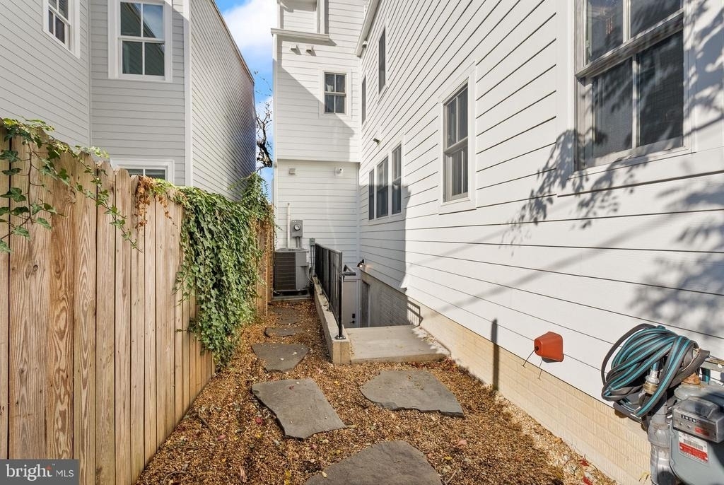 214 S Henry Street - Photo 21