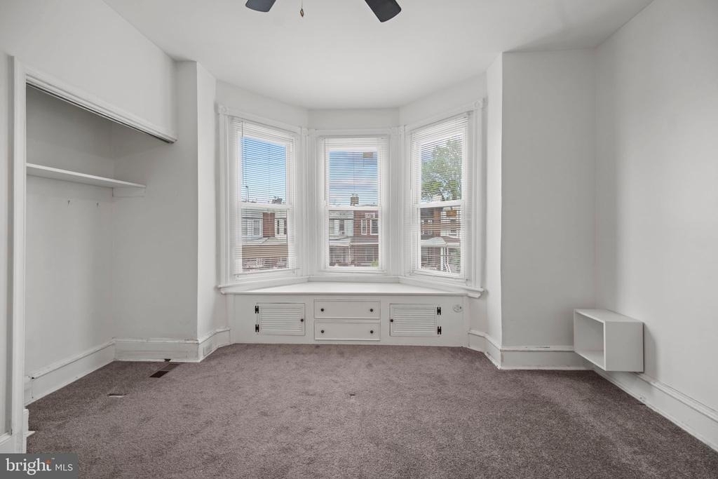 5527 Catharine Street - Photo 9