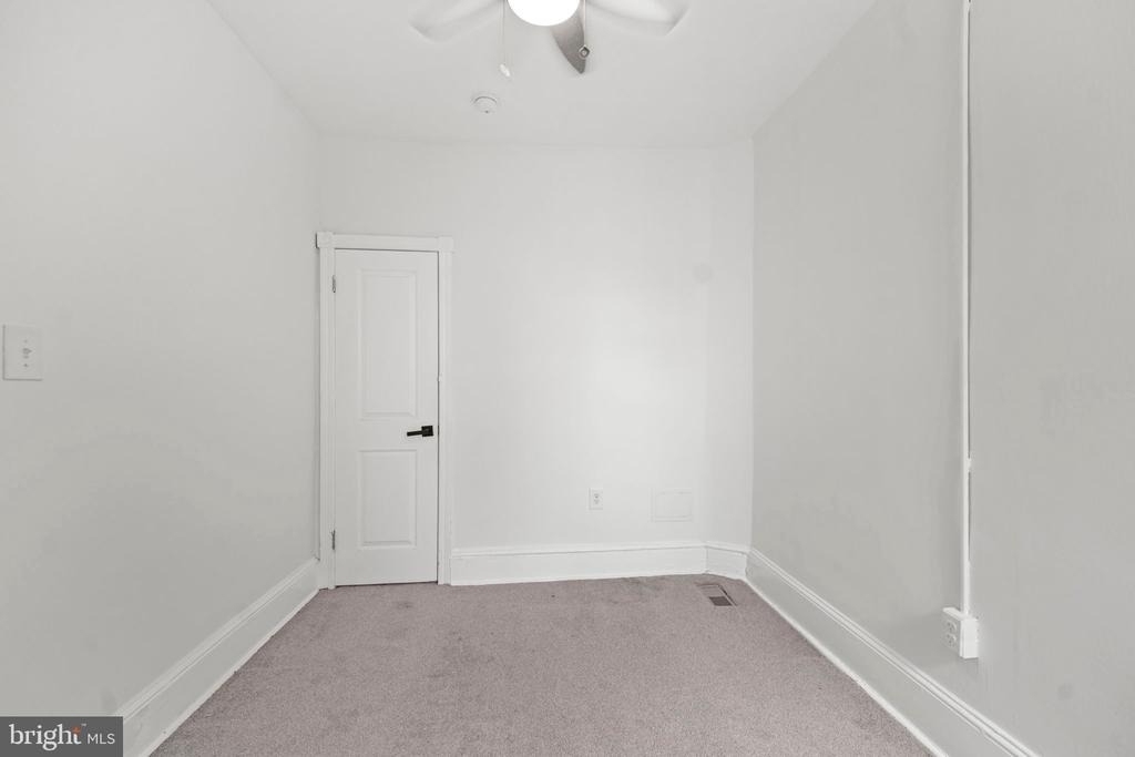 5527 Catharine Street - Photo 10