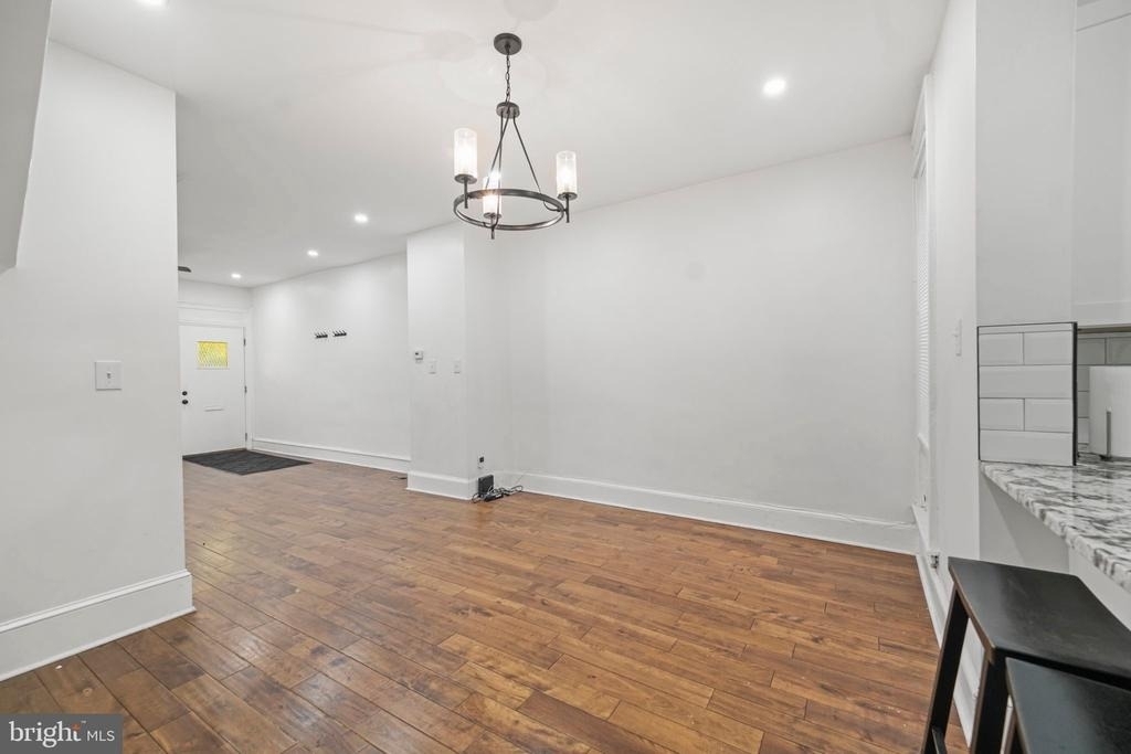 5527 Catharine Street - Photo 5