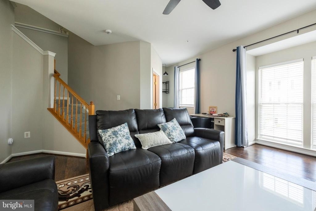 4004 Meadow Trail Lane - Photo 2