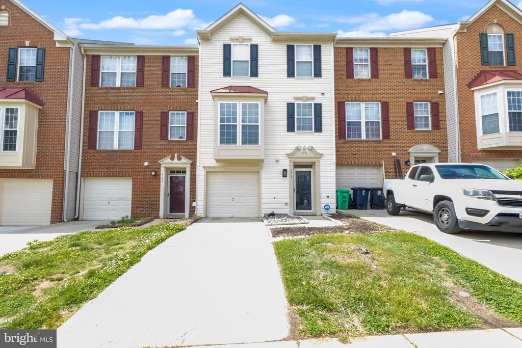 4004 Meadow Trail Lane - Photo 0