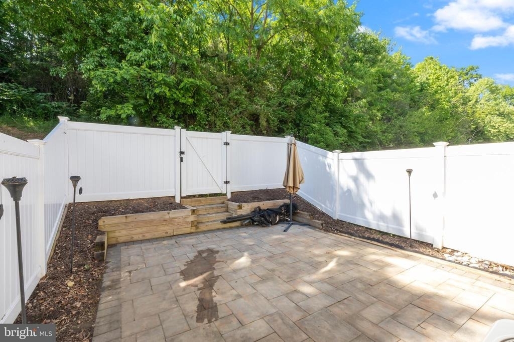 4004 Meadow Trail Lane - Photo 32