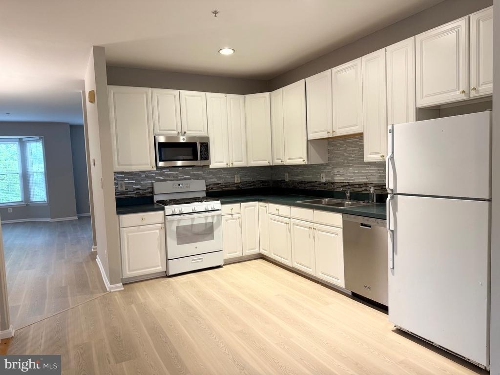 8 Diamond Hill Court - Photo 3
