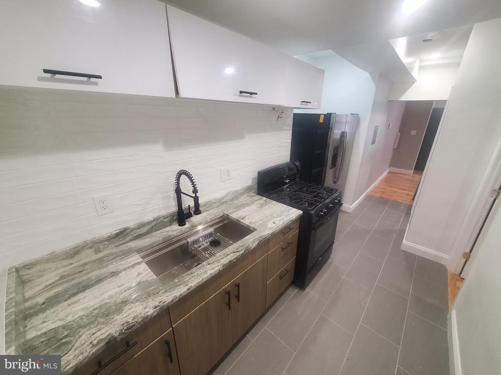 1122 Penn Street Ne - Photo 0
