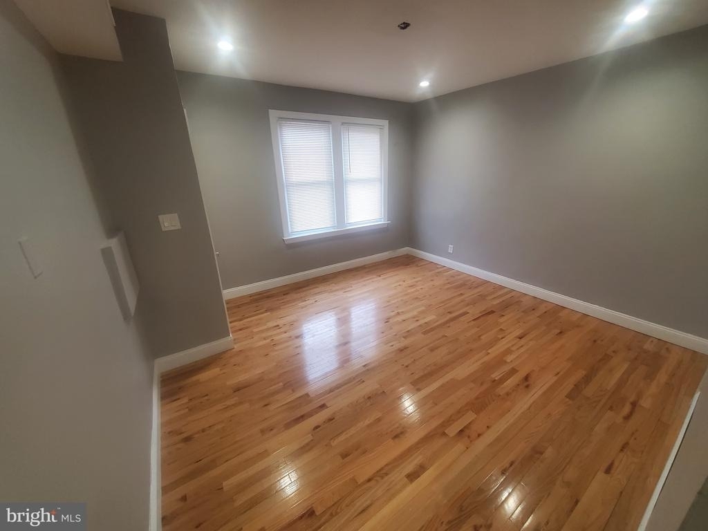 1122 Penn Street Ne - Photo 2