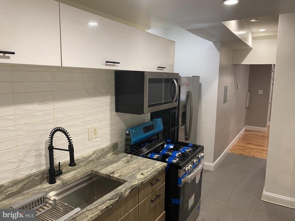 1122 Penn Street Ne - Photo 9