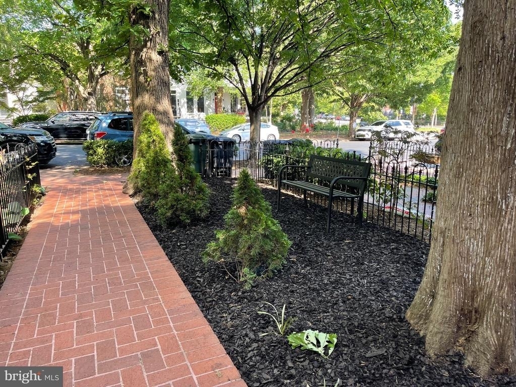 449 New Jersey Avenue Se - Photo 2