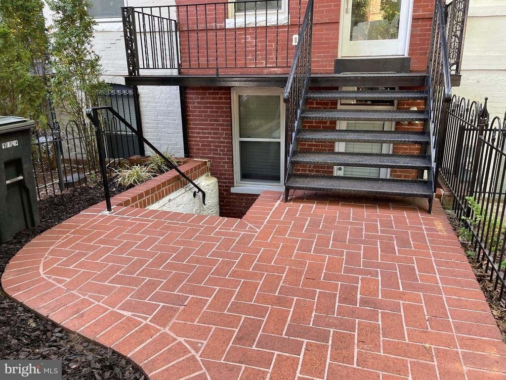 449 New Jersey Avenue Se - Photo 1