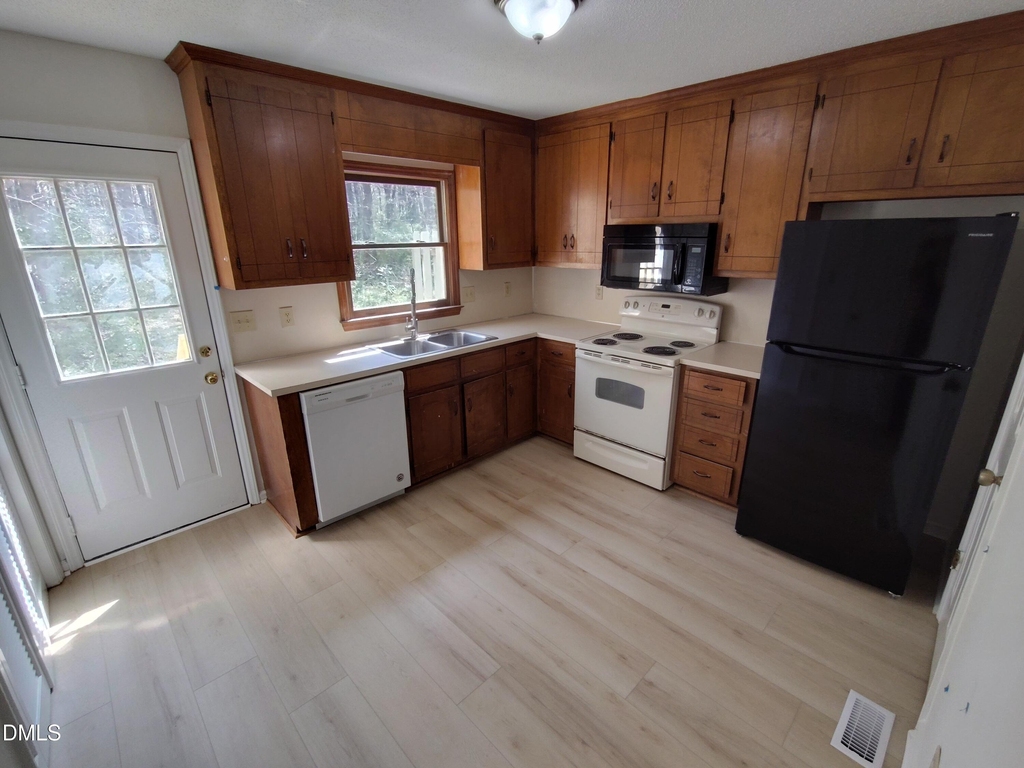 2211 Peppertree Street - Photo 4
