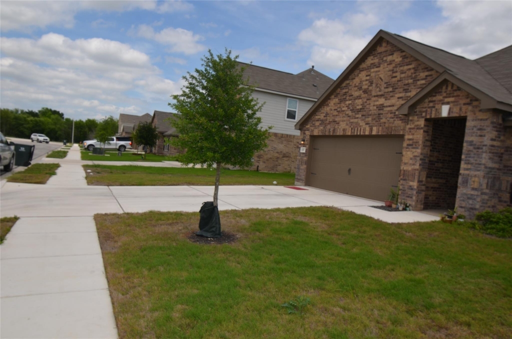 1187 Amy Dr - Photo 2