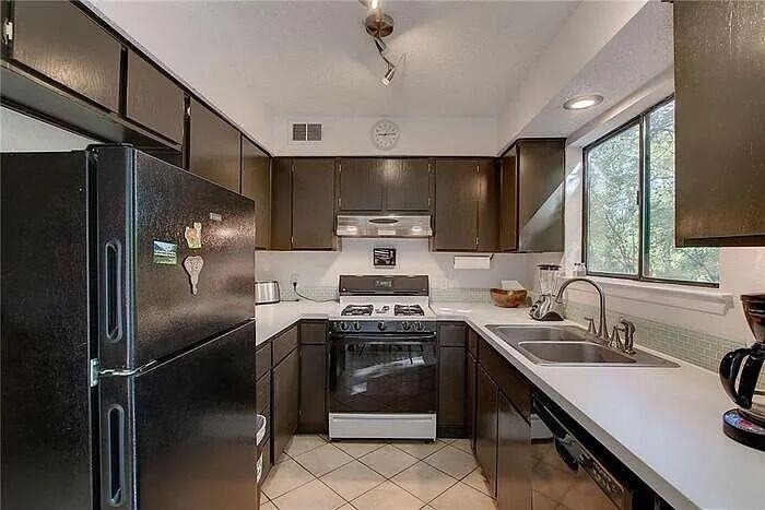 6211 Adalee Ave - Photo 6