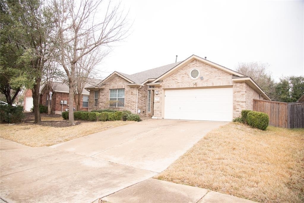 808 Nw Broken Trace Ct - Photo 0