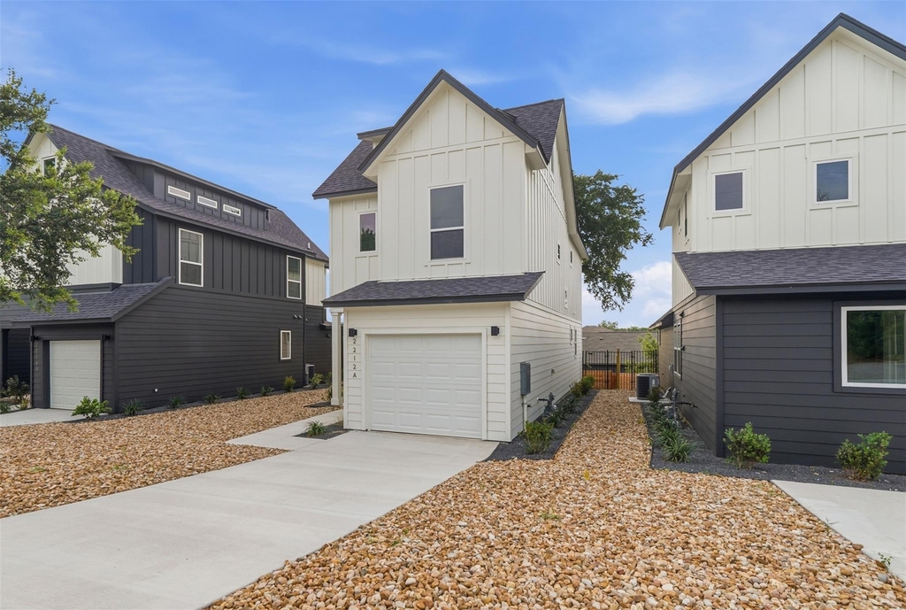 2212 Yellow Jacket Ln - Photo 1
