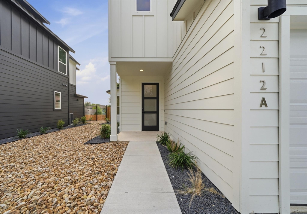 2212 Yellow Jacket Ln - Photo 4