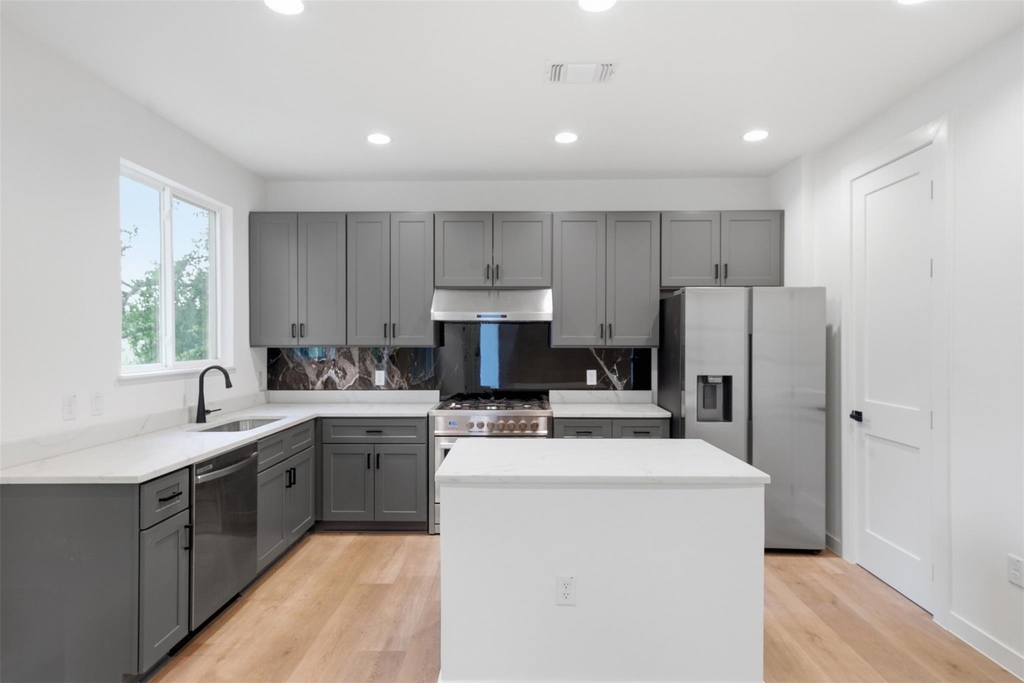 2212 Yellow Jacket Ln - Photo 3