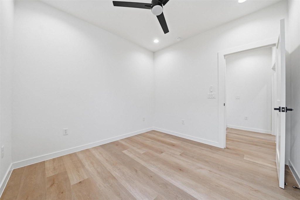 2212 Yellow Jacket Ln - Photo 18