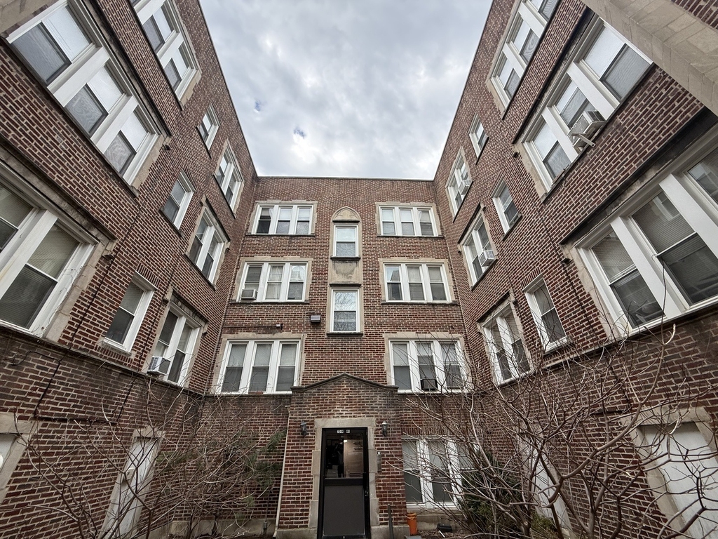 7344 N Damen Avenue - Photo 0