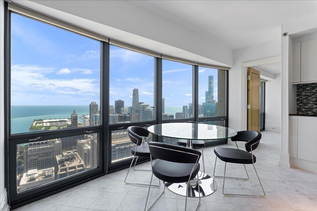100 E Huron Street - Photo 9