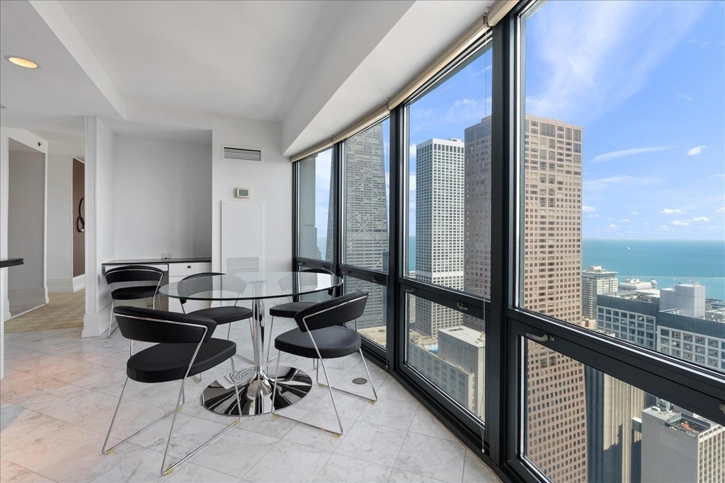 100 E Huron Street - Photo 8