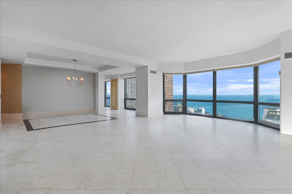 100 E Huron Street - Photo 3
