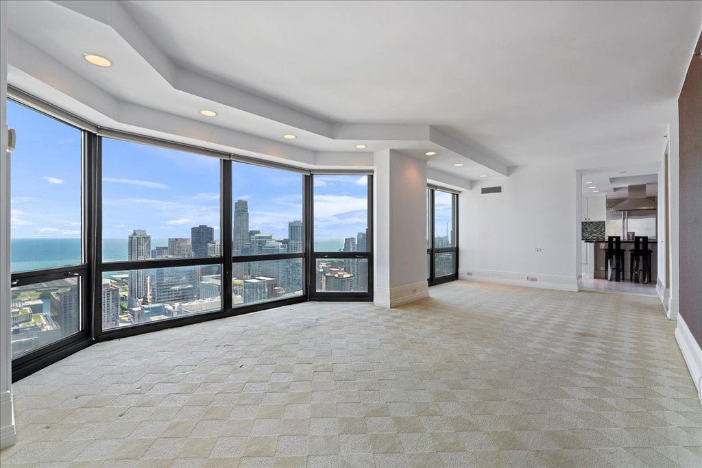 100 E Huron Street - Photo 12