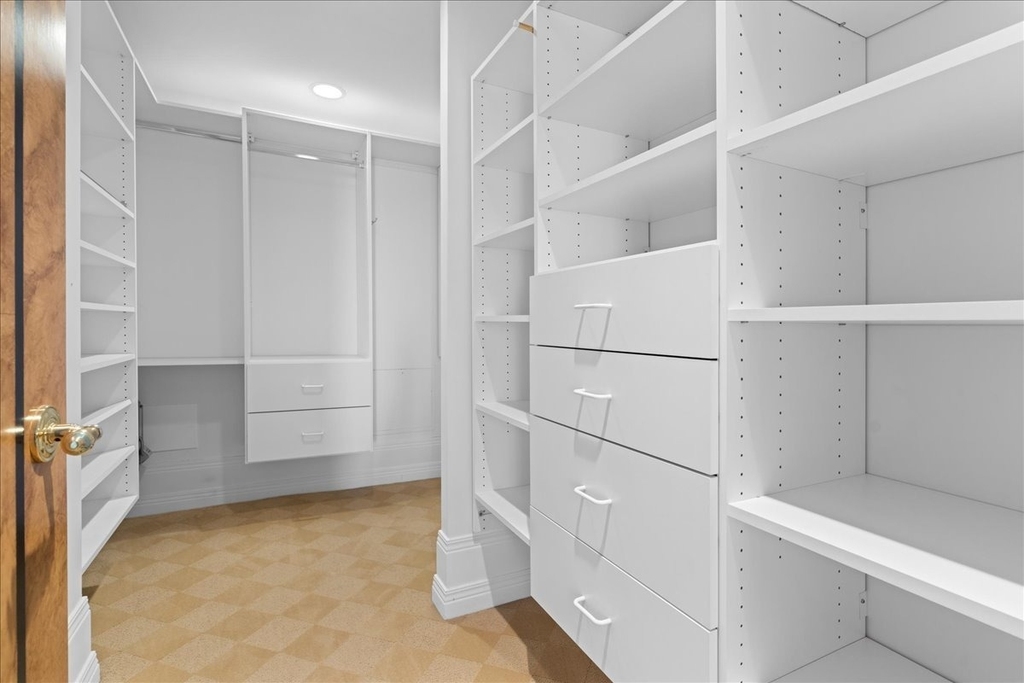 100 E Huron Street - Photo 22