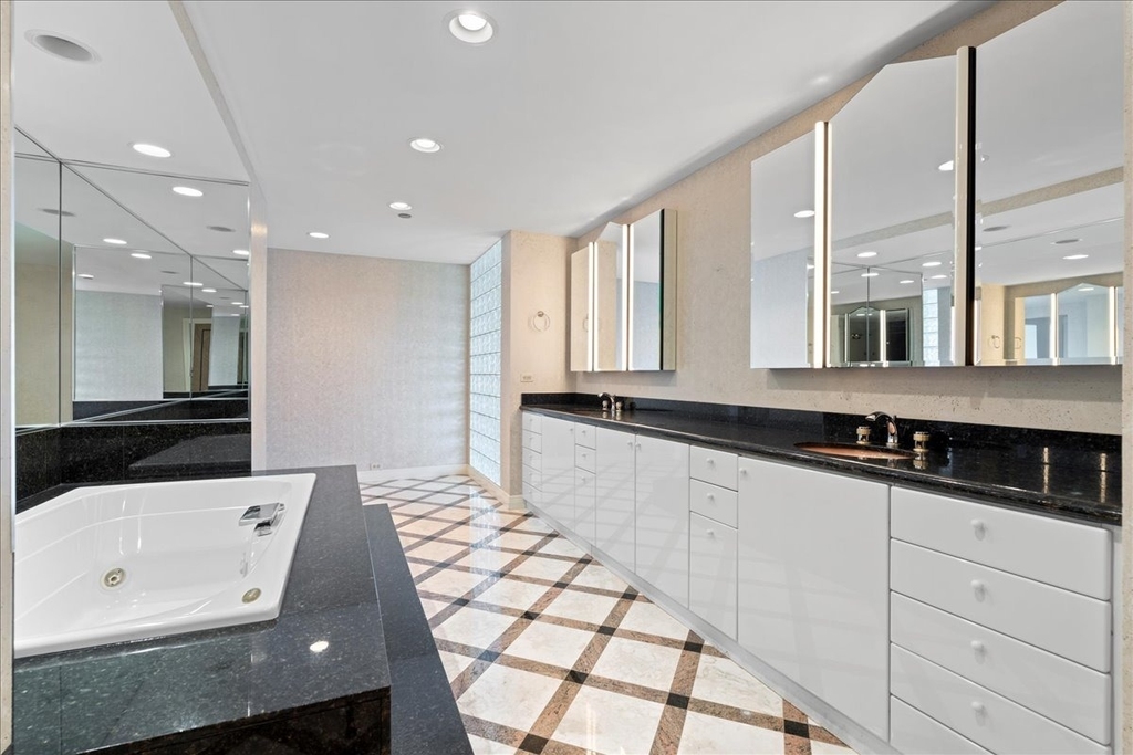 100 E Huron Street - Photo 17