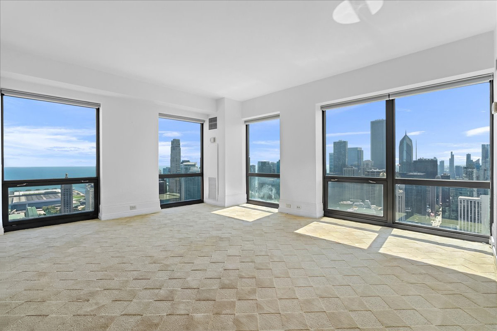 100 E Huron Street - Photo 20