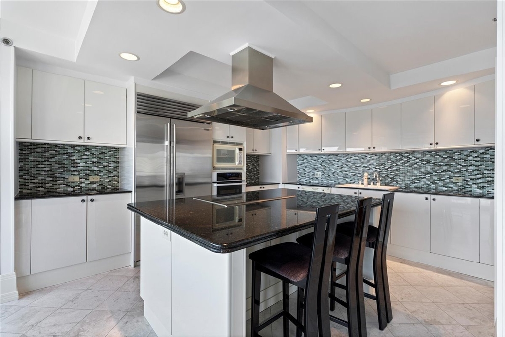 100 E Huron Street - Photo 6